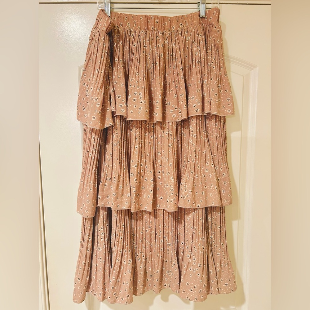 Dainty Jewells Ruffle Skirt
4x 
Waist 37 inches 
Length 32 inches